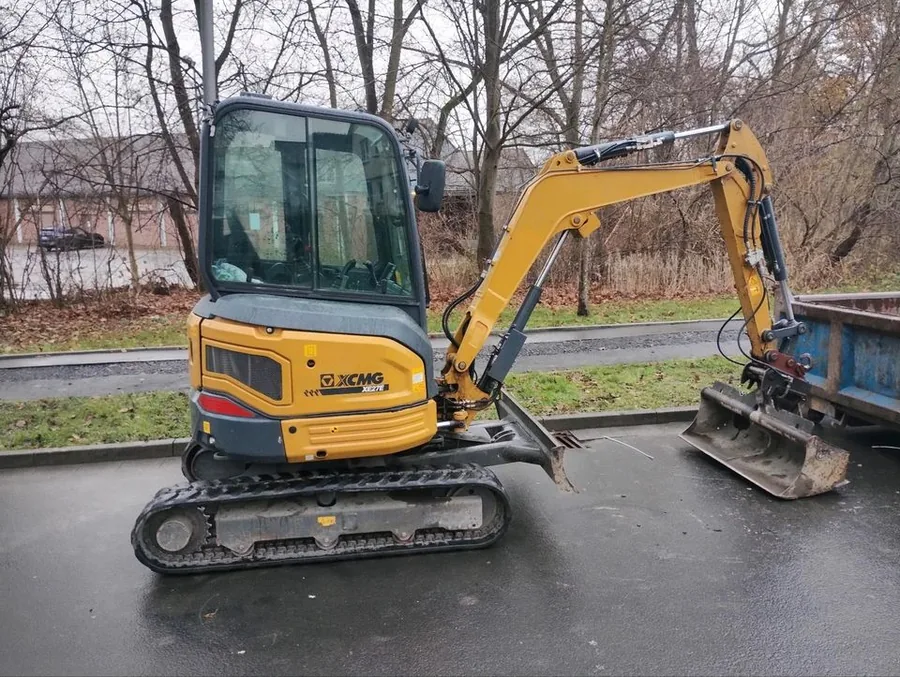 XCMG XE27E Minibagger mit Knickarm zur Miete bei Weber-Herbst in Schlitz